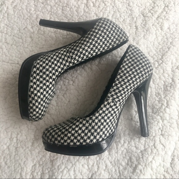 Delicious Shoes - Black and white houndstooth pattern heels